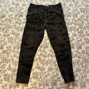 SPLIT Black & Grey Camo Jogger Pants